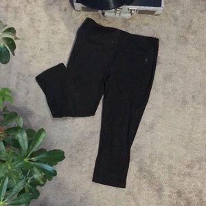 Black capri leggings